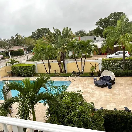 Capri Inn & Apartments